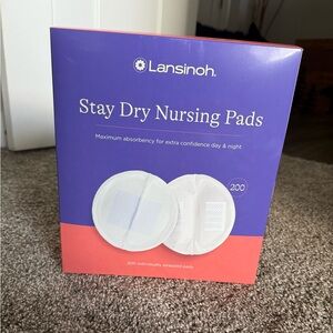 Lansinoh Stay Dry Nursing Pads
